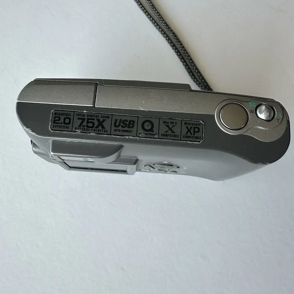 Olympus Camedia D-520 Zoom Digital Camera 2.0 MP Tested Works No Cords/MediaCard